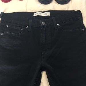 Black signature Levi. Size S26 skinny.